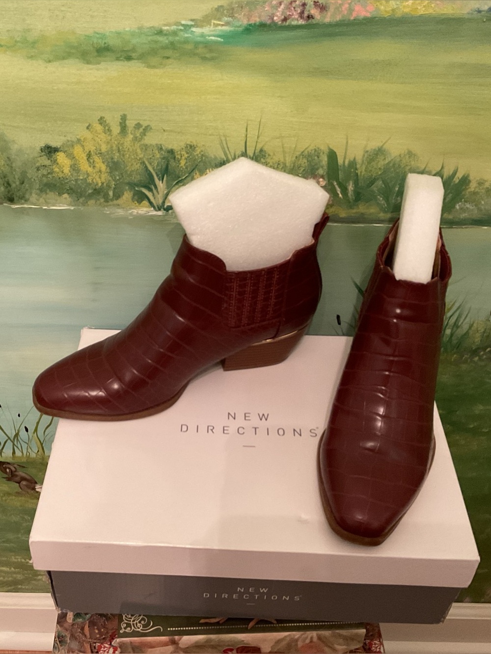 “NEW DIRECTIONS” BURGENDY RED CROC EMBOSSED FAUX LEATHER ANKLE BOOTS, SIZE 7.5